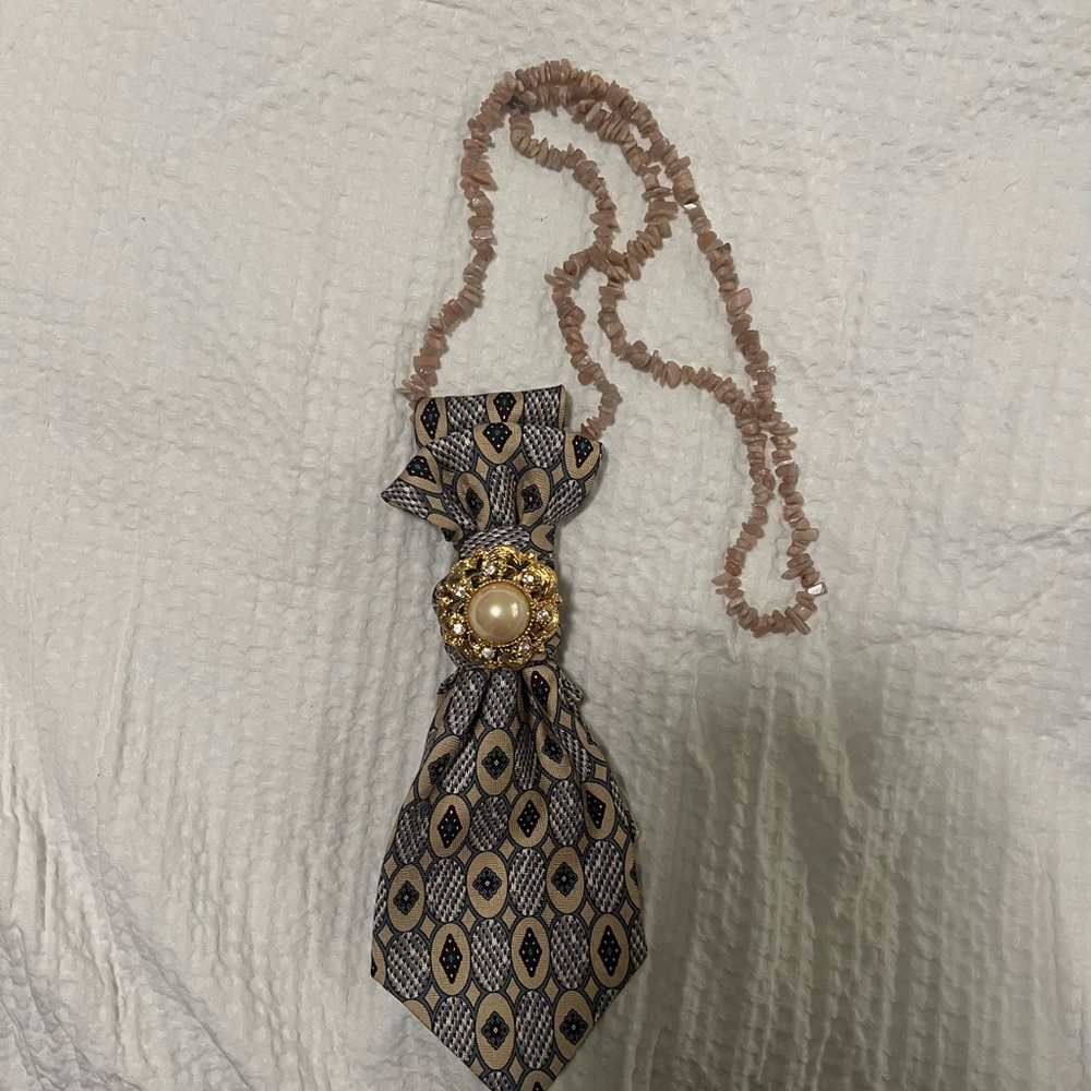 Elegant Gold and Black Necklace